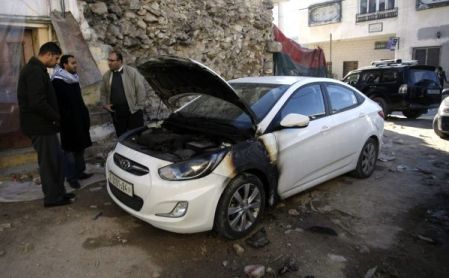 Un véhicule palestinien incendié par des juifs, en Cisjordanie, le 8 janvier 2014