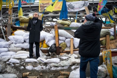 BHL va à la rescousse des manifestants ukrainiens...en prenant des poses.
